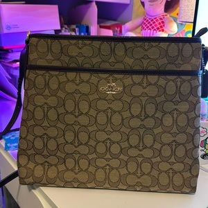 Coach crossbody signature bag like new